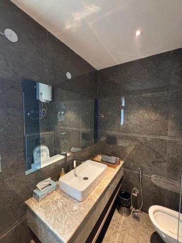 housr sector 43 gurgaon global foyermall