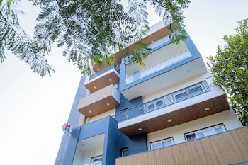 housr sector 43 gurgaon global foyermall