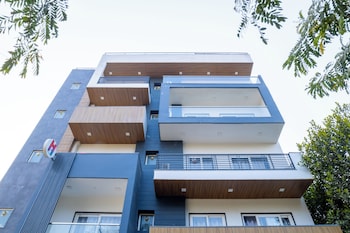 housr sector 43 gurgaon global foyermall