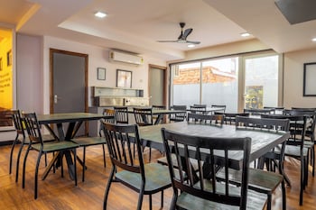 housr sector 43 gurgaon global foyermall