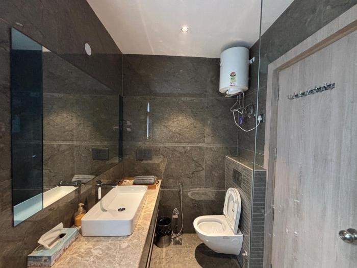 housr sector 43 gurgaon global foyermall