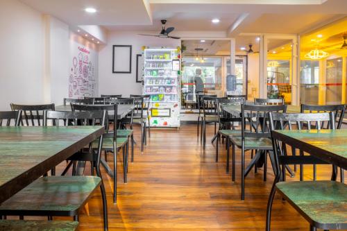 housr sector 43 gurgaon global foyermall