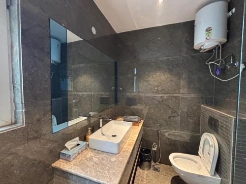 housr sector 43 gurgaon global foyermall