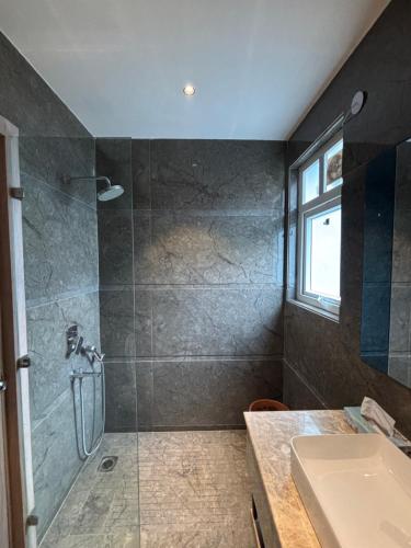 housr sector 43 gurgaon global foyermall