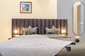 housr lotus villas sector 28 dlf phase 4