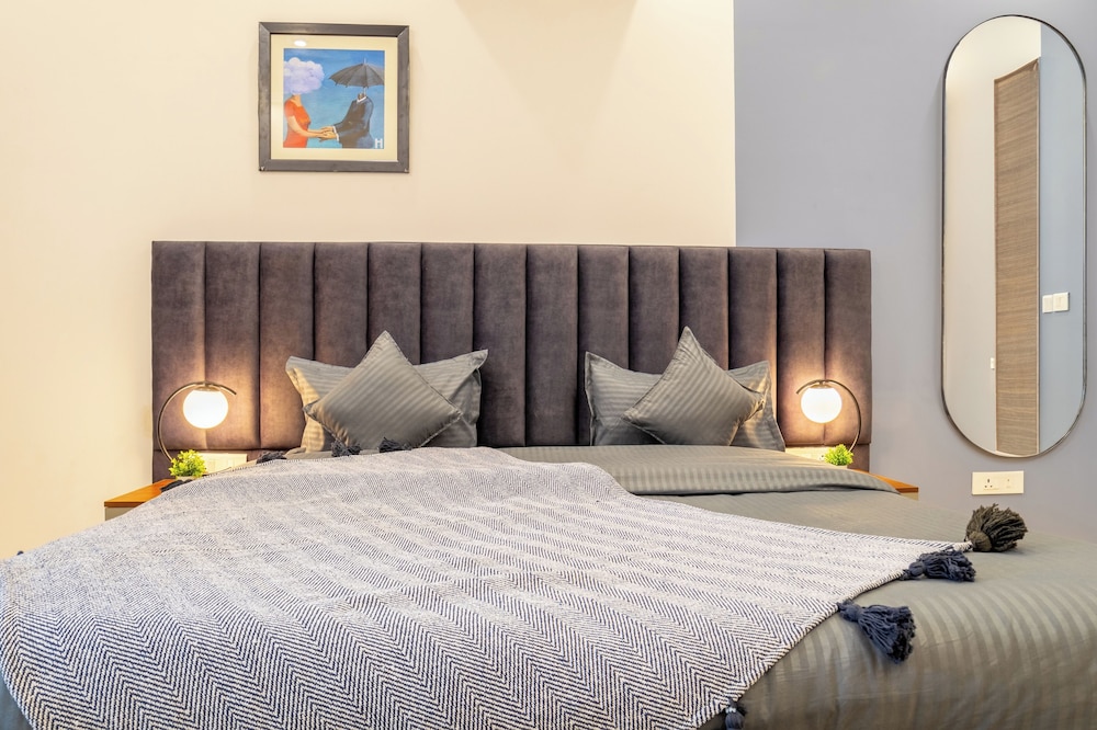 housr lotus villas sector 28 dlf phase 4