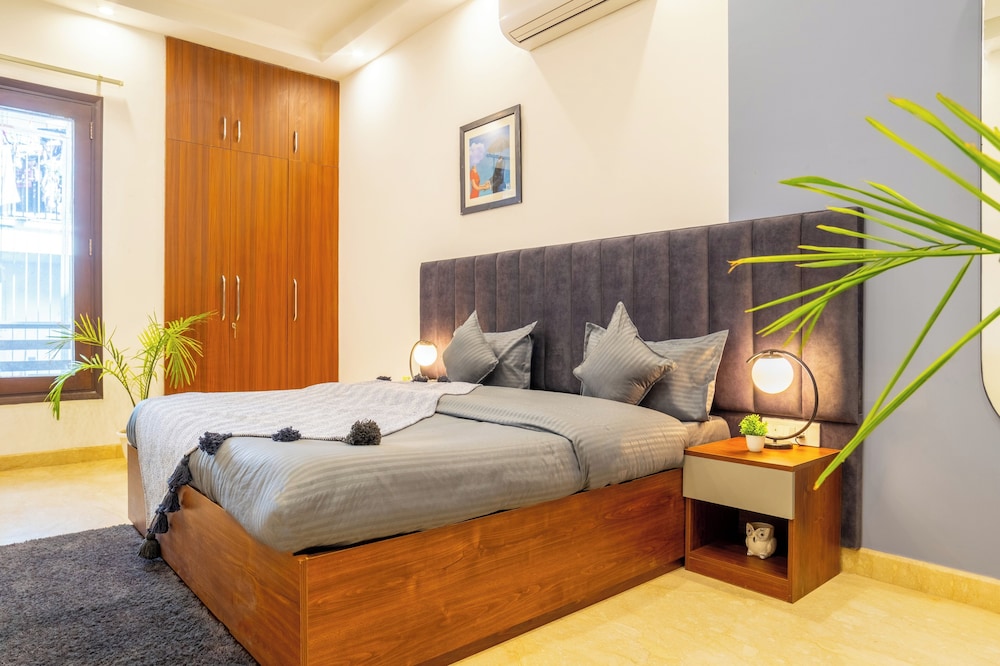 housr lotus villas sector 28 dlf phase 4