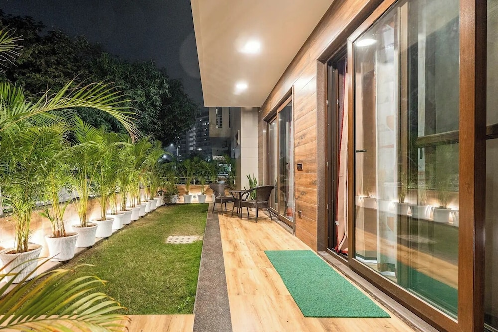 tim sector 51 near golf course extension road