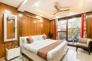 tim sector 51 near golf course extension road