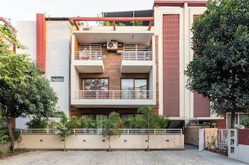 tim sector 51 near golf course extension road