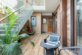 tim sector 51 near golf course extension road