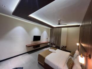 hyders mahal and hotel