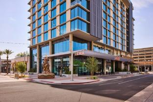 the remi scottsdale autograph collection