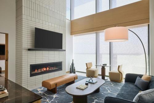the remi scottsdale autograph collection