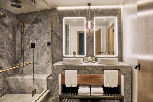 the remi scottsdale autograph collection