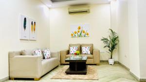bluo modern 3bhk rohini lift parking balcony