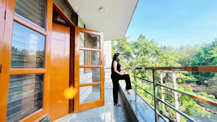 bluo modern 3bhk rohini lift parking balcony