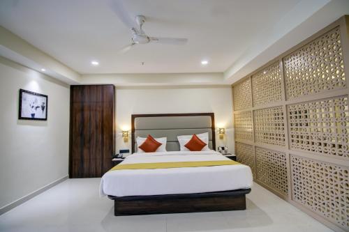 The Bindal Hotel,,3 star