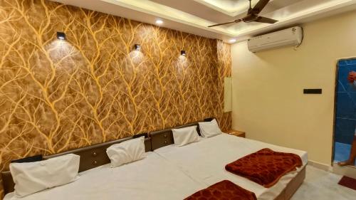 Hotel Naagshree,,3 star