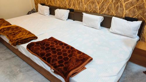 Hotel Naagshree,,3 star