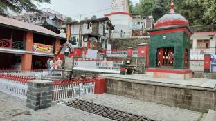 hotel adventure inn 20 metre from swimming pool