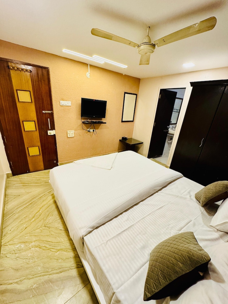 hotel elite stay kalyani nagar pune