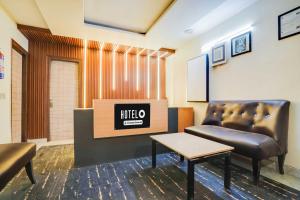 super collection o west vinod nagar metro station formerly royal inn