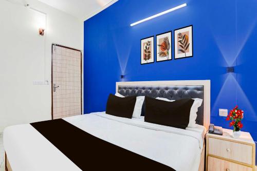 super collection o west vinod nagar metro station formerly royal inn