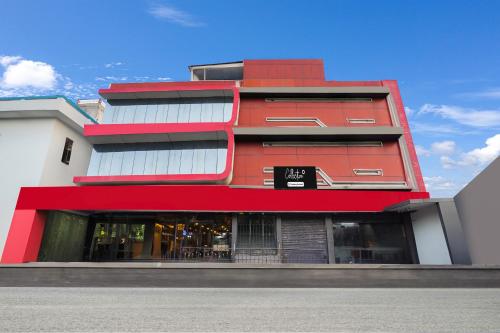 Super Collection O West Vinod Nagar Metro Station Formerly Royal Inn,,4 star