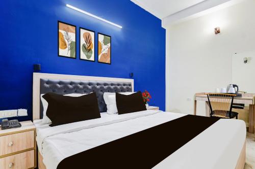 Super Collection O West Vinod Nagar Metro Station Formerly Royal Inn,,4 star