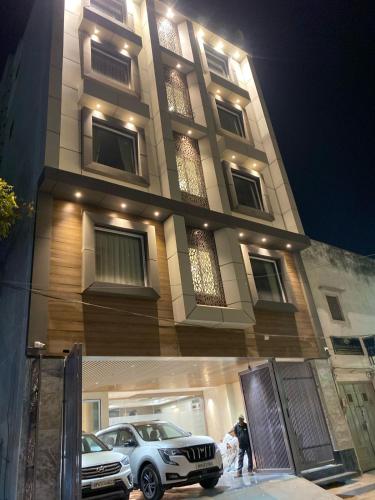 Hotel Glorious Grand,,2 star