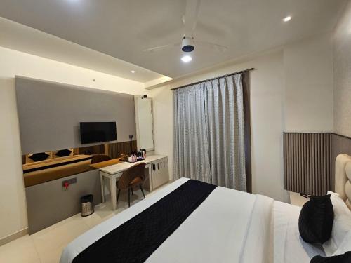 Hotel Glorious Grand,,2 star