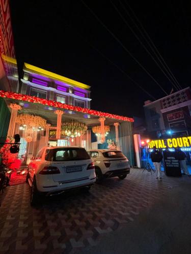 The Royal Court,,2 star