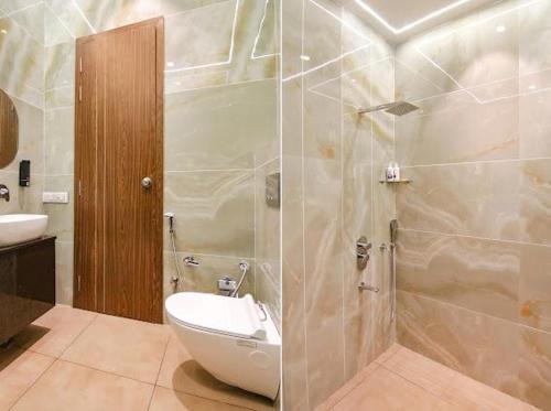 The Royal Court,,2 star