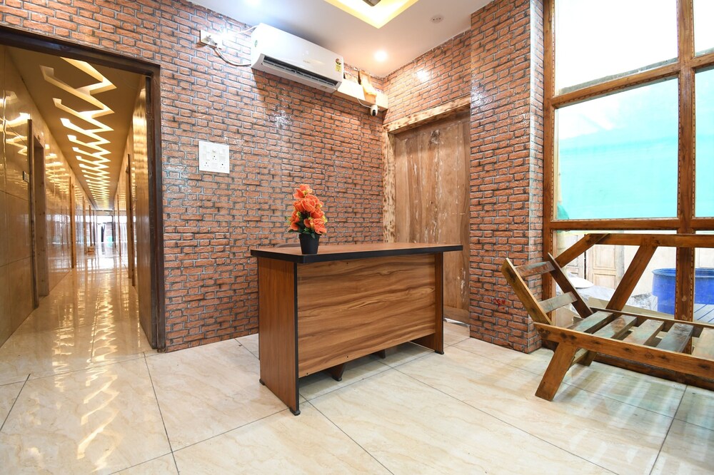 hotel plush