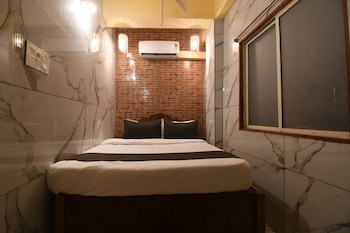 hotel plush