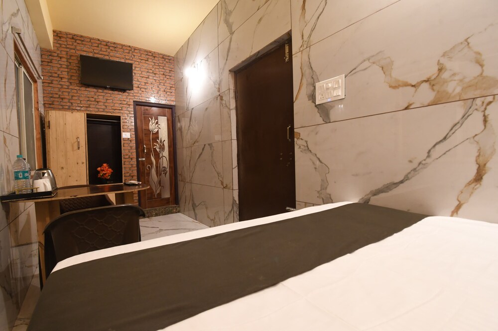hotel plush