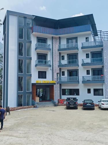 Hotel Sudesh Ganga,,4 star