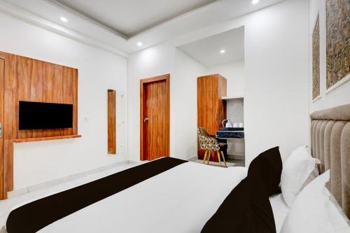 Hotel O Sarai Metro Station Formerly Hotel Palla,,4 star