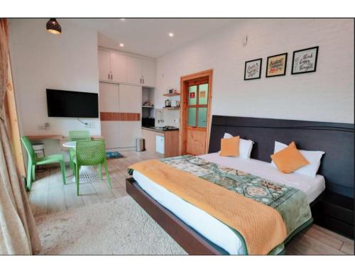 The Rasberry Homestay/Villa,,5 star