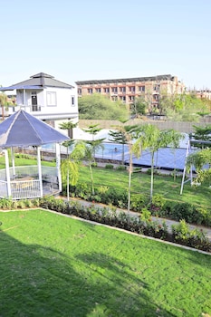 popli paradise resort