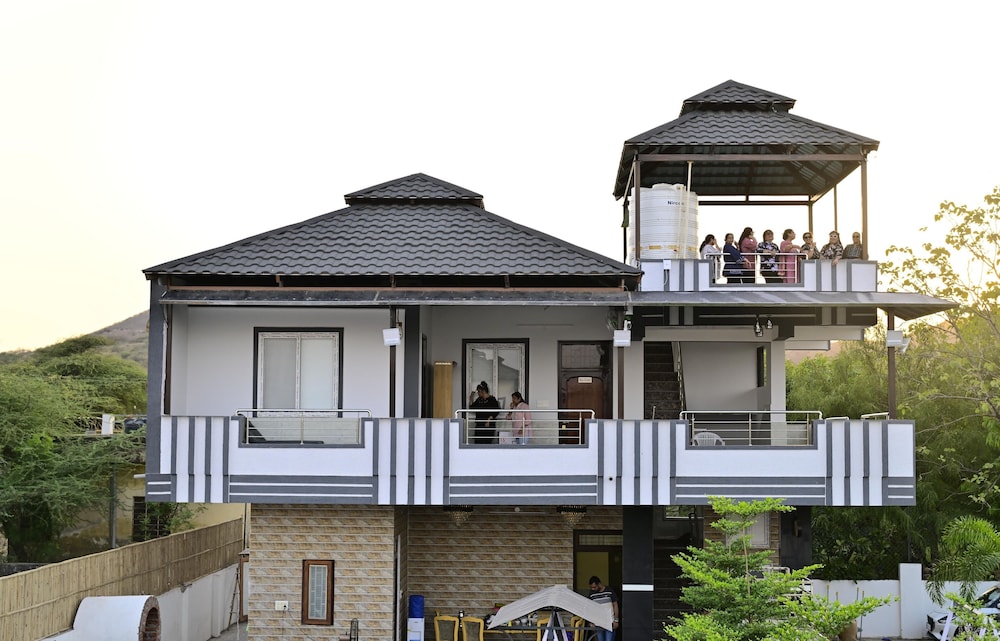 popli paradise resort