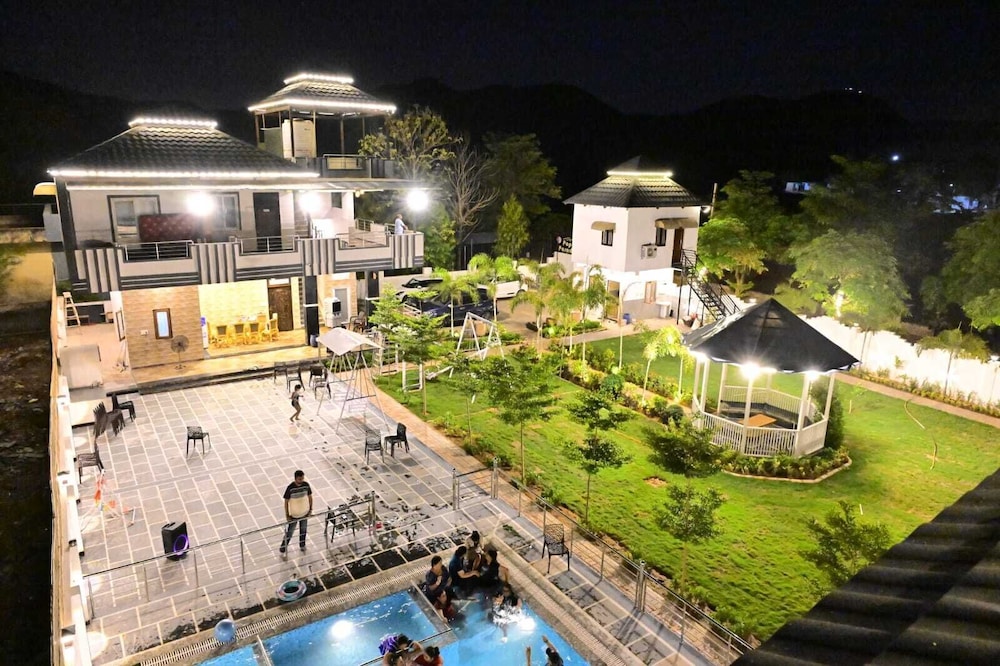 popli paradise resort