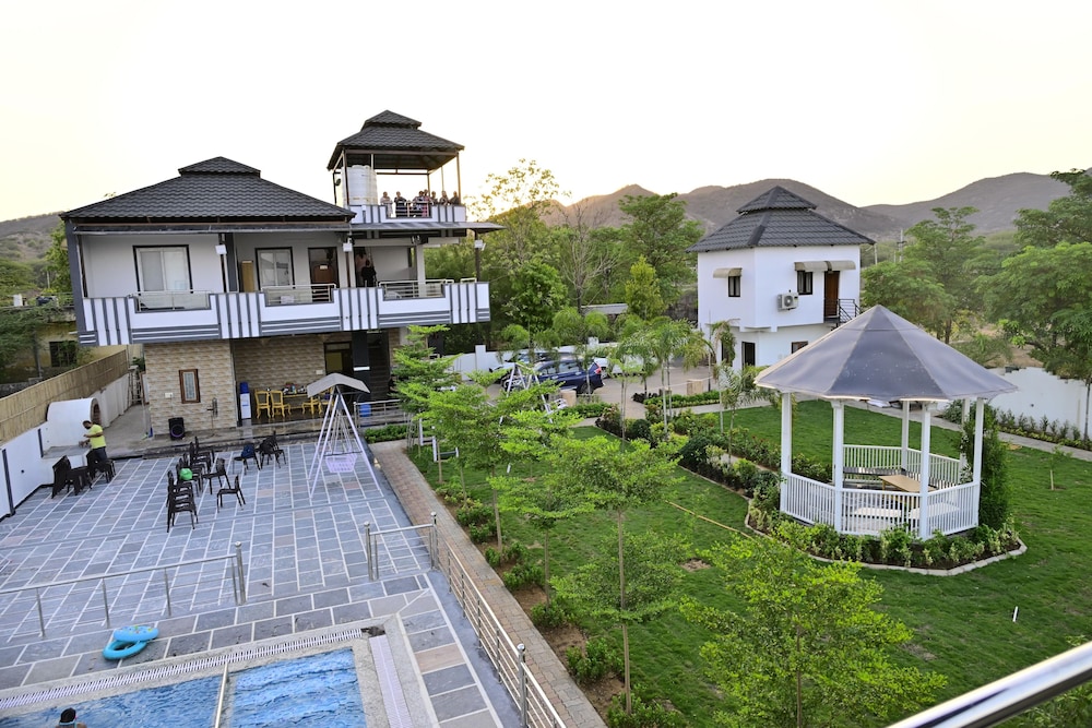 popli paradise resort