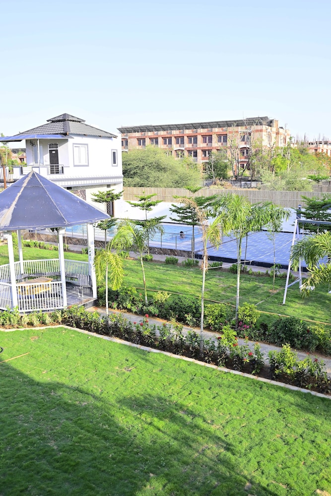 popli paradise resort