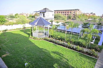 popli paradise resort