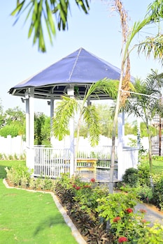 popli paradise resort