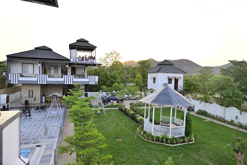 popli paradise resort