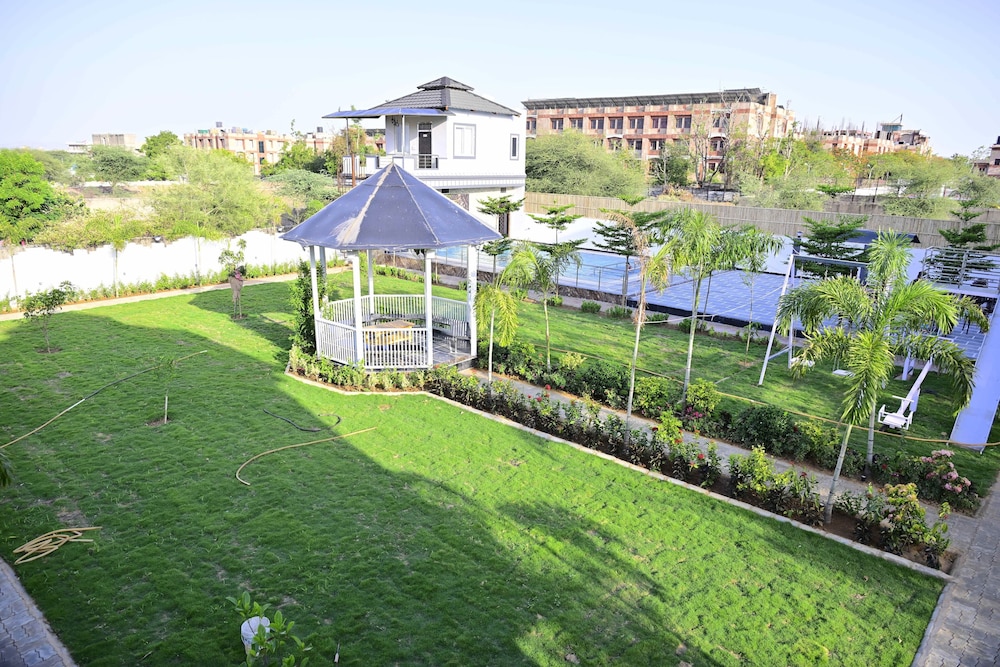 popli paradise resort