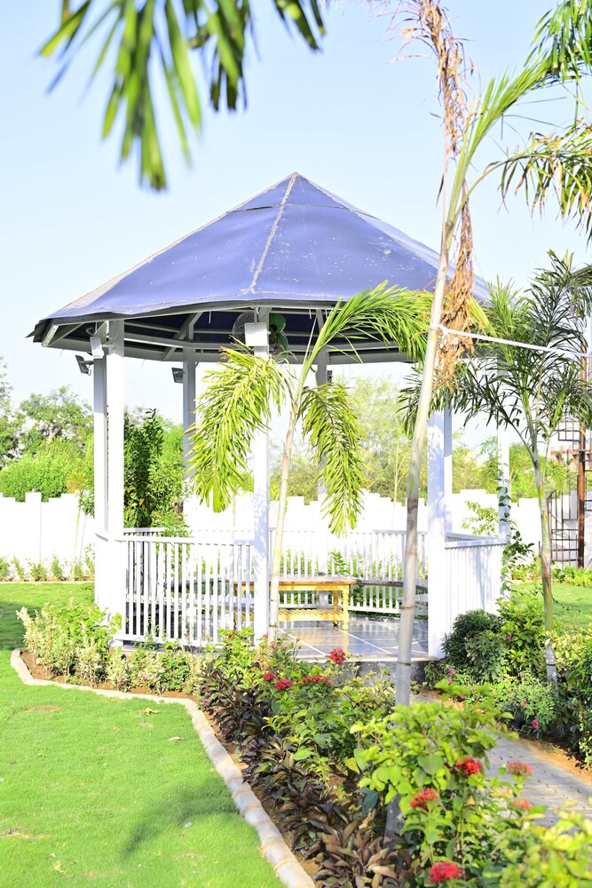 popli paradise resort